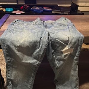 CROP BOYFRIEND STRAIGHT VINTAGE STRETCH MID-RISE JEAN. Destroyed size 16